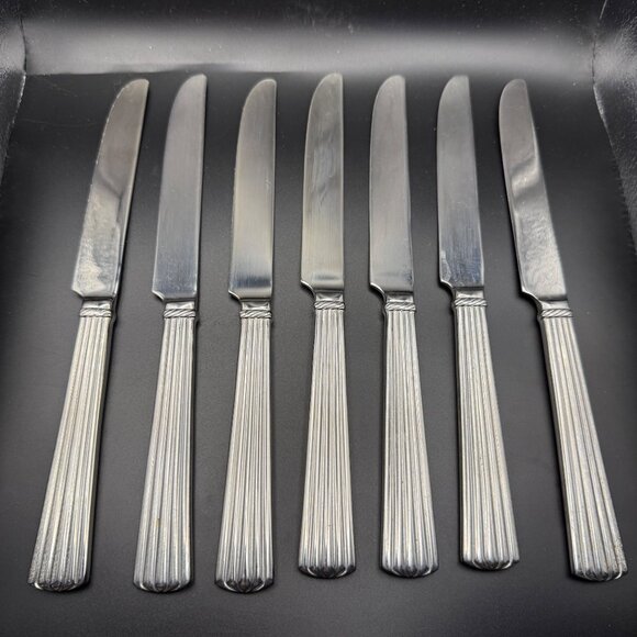 Reed & Barton Trinity Hall Pattern 7 Stainless Steel 18/10 Dinner Knives - Picture 3 of 4